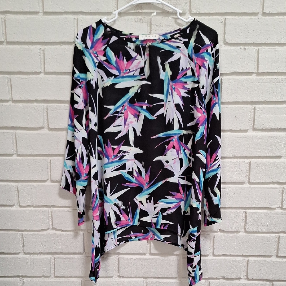 Chaus Multicolor Abstract Lightweight Sharkbite Top. Size Medium